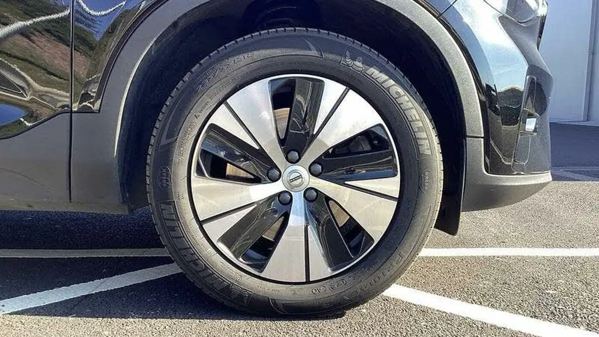2022-volvo-xc40-15-t4-plus-big-15