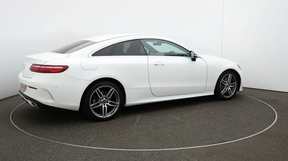 2020-mercedes-benz-e-class-20-e300-amg-line-premiumss-coupe-big-44