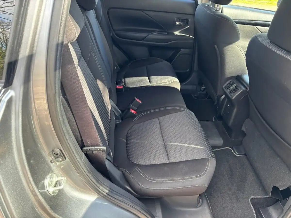 2021-mitsubishi-outlander-24-design-phev-big-17