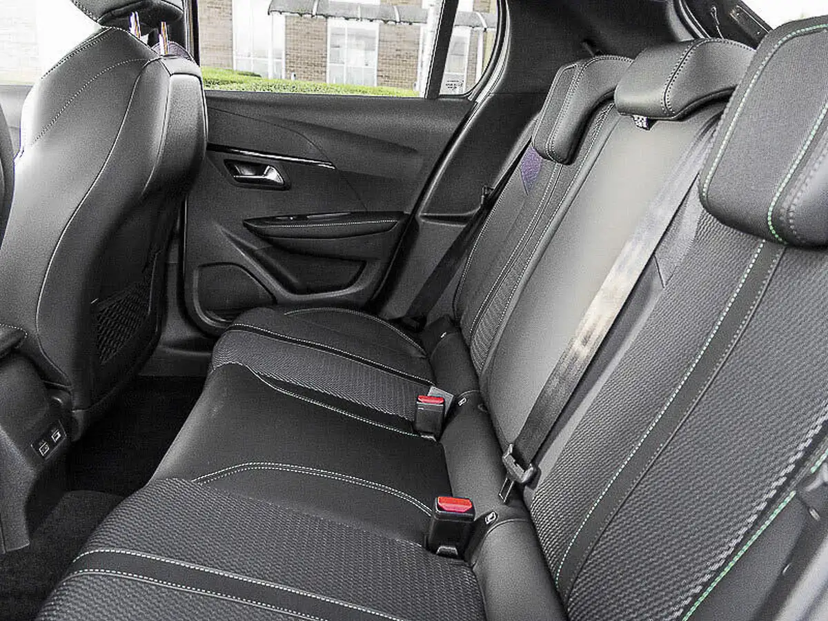 2025-peugeot-208-12-puretech-gt-100ps-big-5