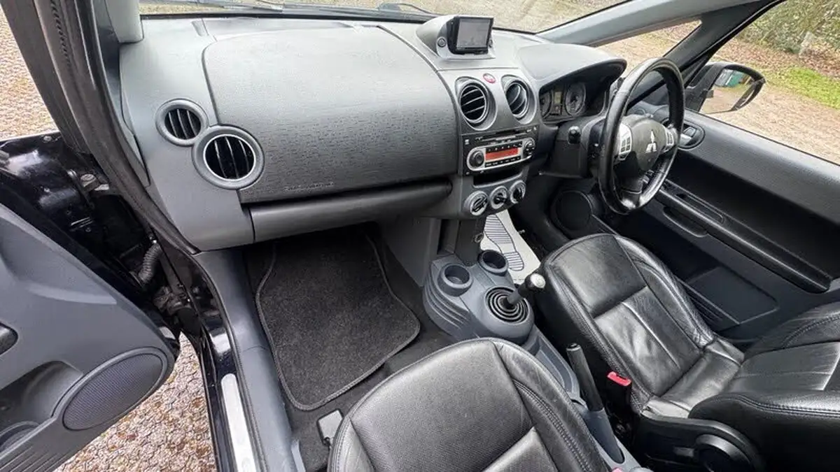 2011-mitsubishi-colt-13-juro-5d-big-26