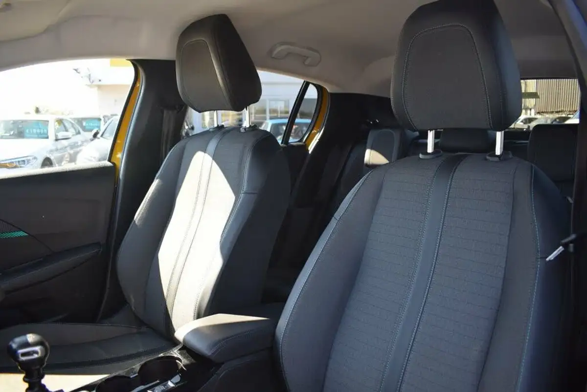 2023-peugeot-208-12-puretech-allure-premium-100ps-big-15