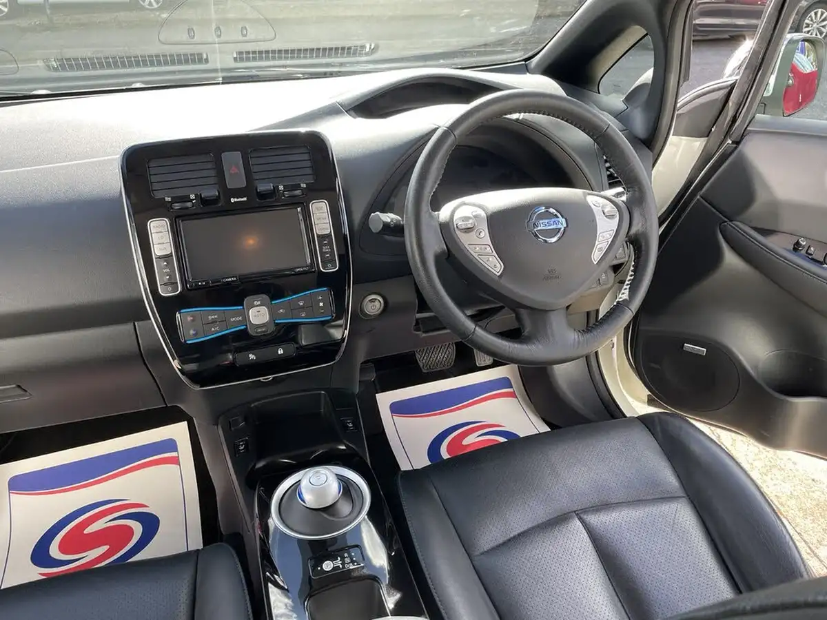 2016-nissan-leaf-e-tekna-30kwh-big-18