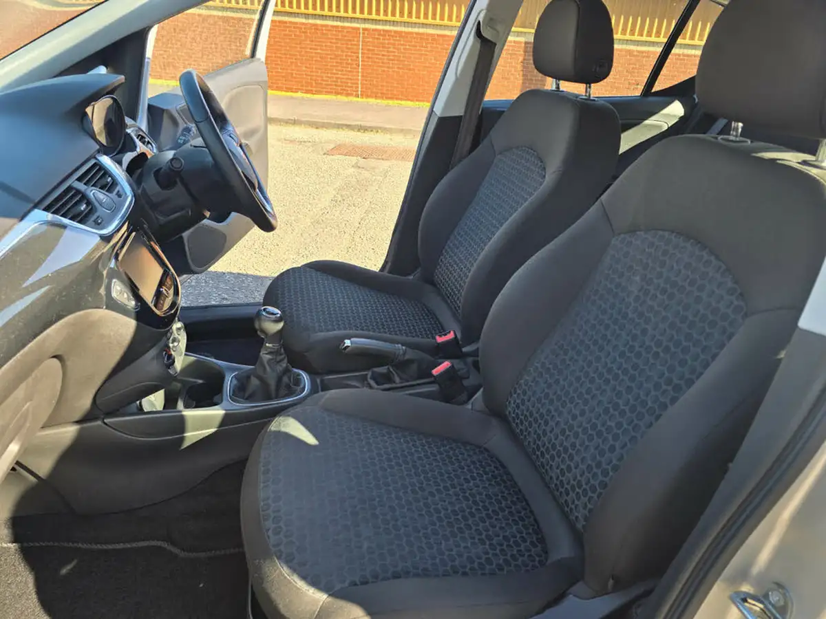 2015-vauxhall-corsa-14-excite-ac-90ps-ecoflex-5d-1398cc-big-47