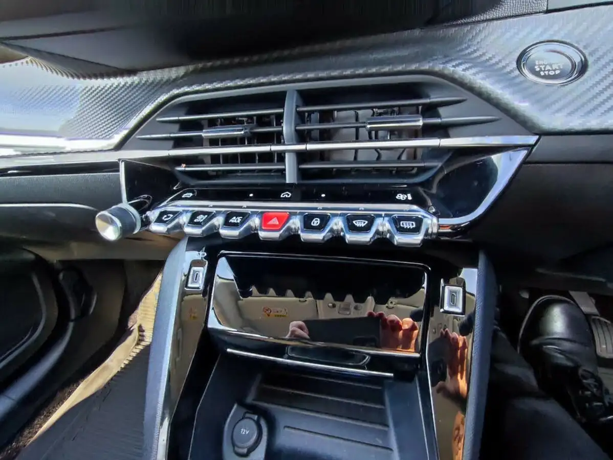 2024-peugeot-208-12-puretech-allure-big-25