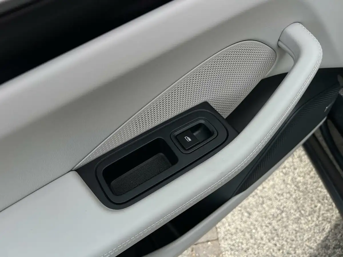 2024-porsche-macan-e-4-electric-big-68