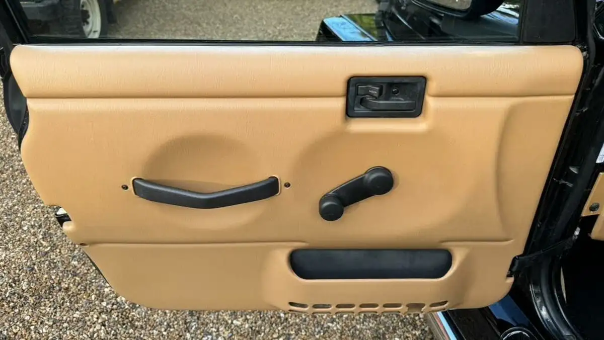 1997-jeep-wrangler-40-sahara-hard-big-32