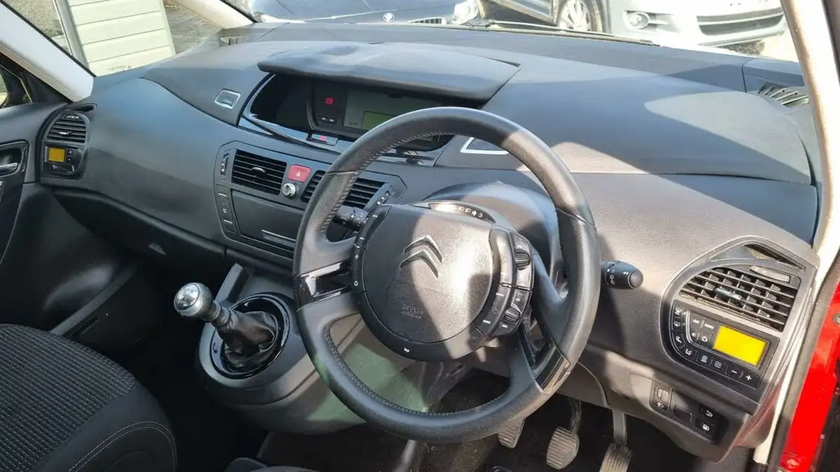 2013-citroen-c4-picasso-20hdi-platinum-big-8