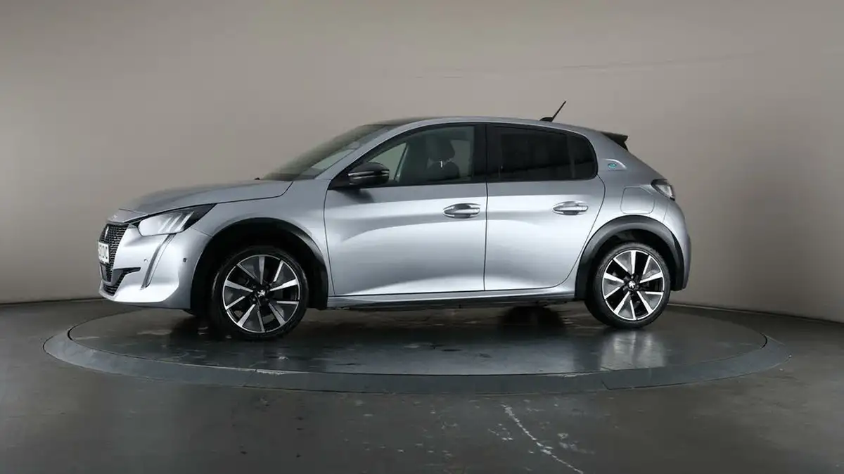 2021-peugeot-208-e-gt-50kwh-big-30