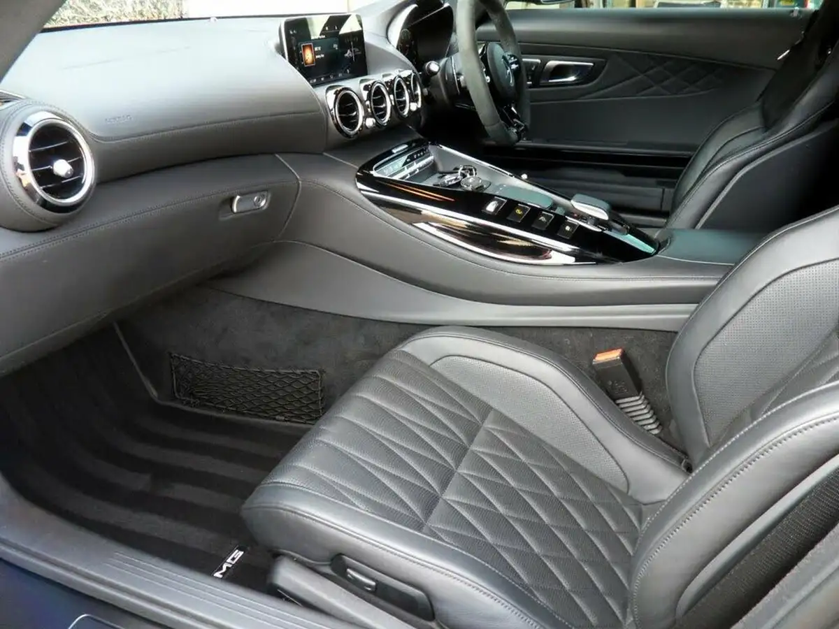 2021-mercedes-benz-amg-40-gt-night-edition-coupe-big-10