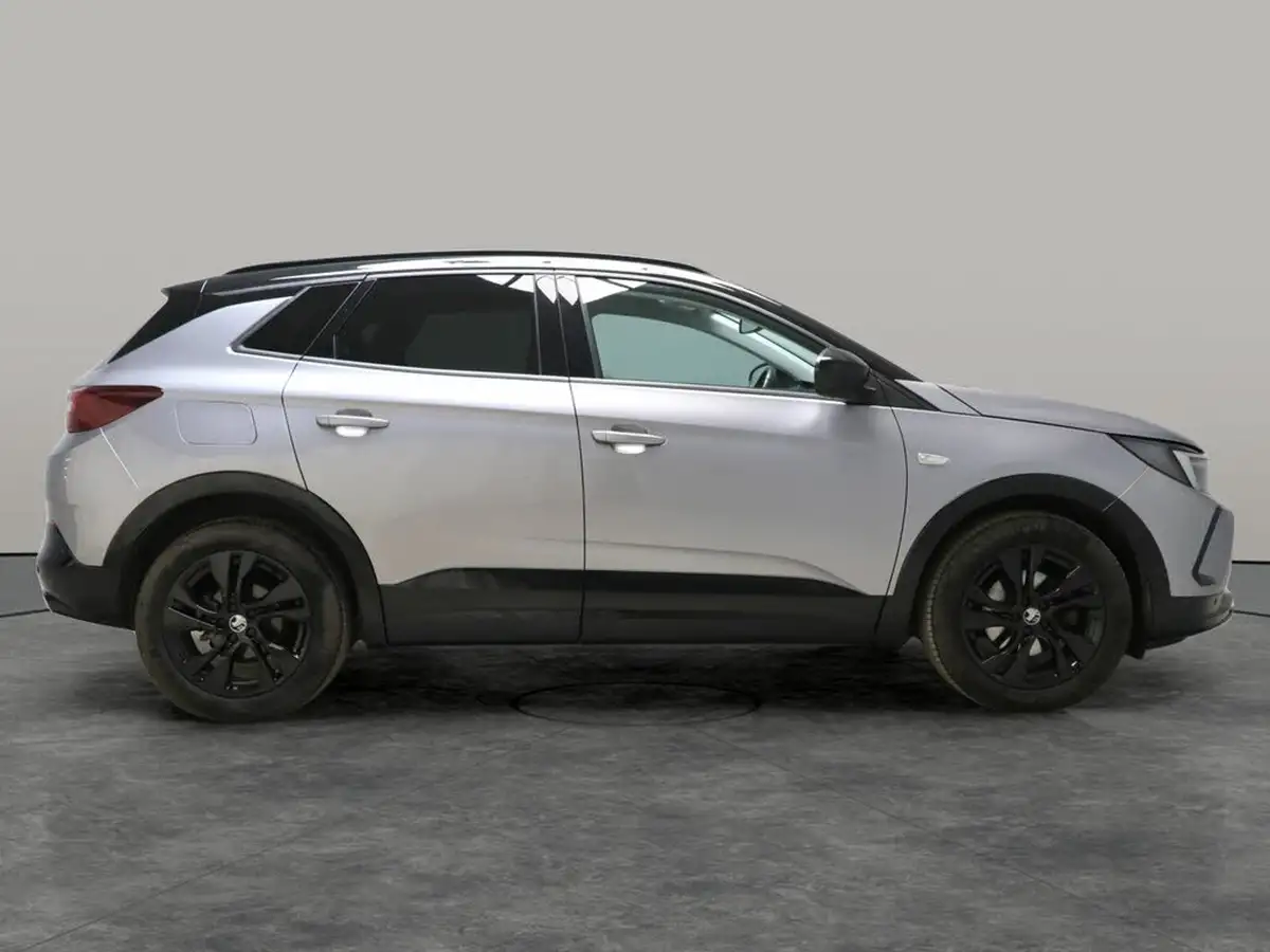 2023-vauxhall-grandland-12-gs-130ps-big-8