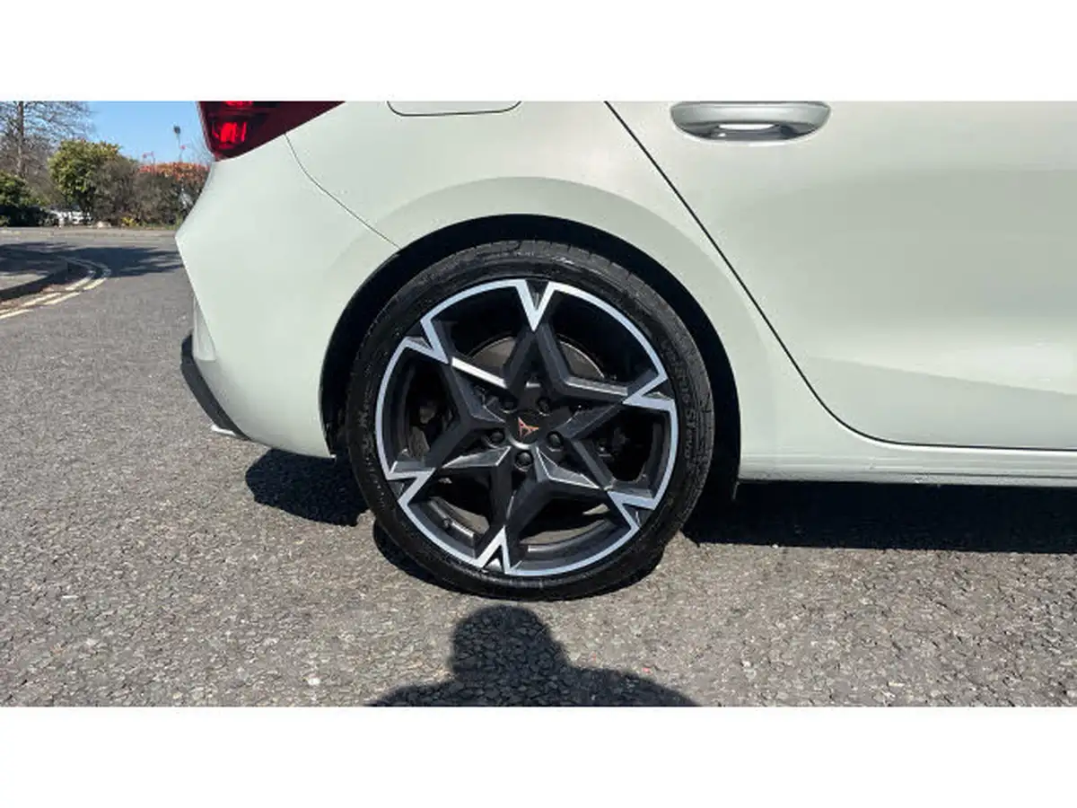 2025-cupra-leon-nf-15-e-hybrid-vz1-hatchback-big-35
