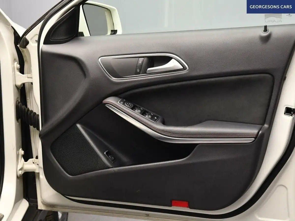 2015-mercedes-benz-gla-class-21d-gla-200d-amg-line-ss-big-25