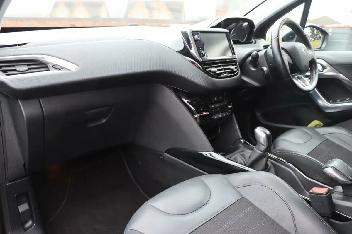 2017-peugeot-2008-suv-12-puretech-allure-82bhp-big-16