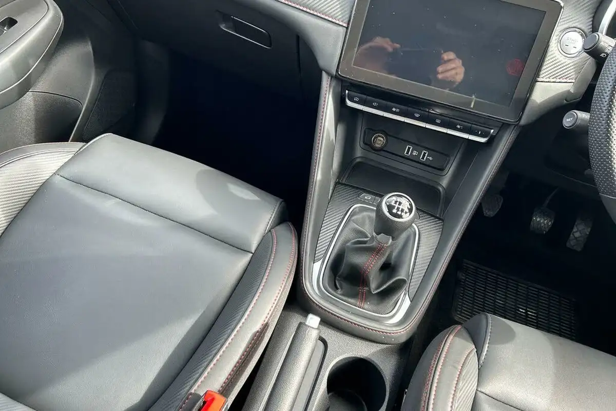 2024-mg-zs-suv-10t-gdi-exclusive-big-16