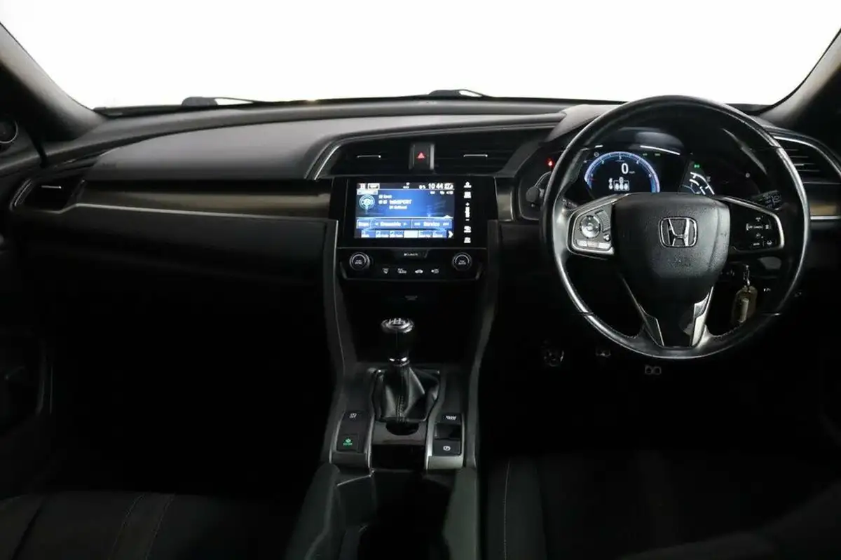 2018-honda-civic-16-i-dtec-sr-hatchback-5d-big-1