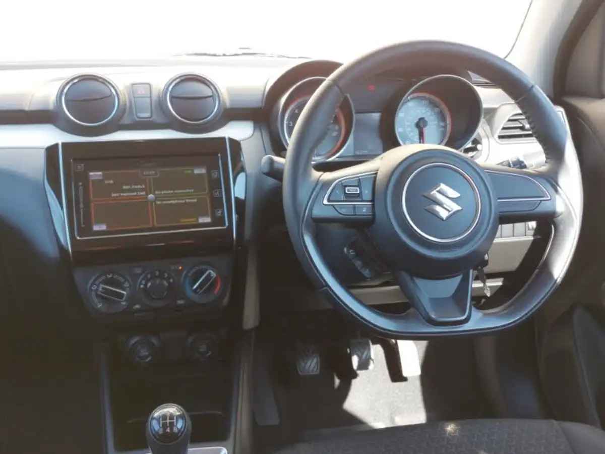 2020-suzuki-swift-12-dualjet-attitude-big-6