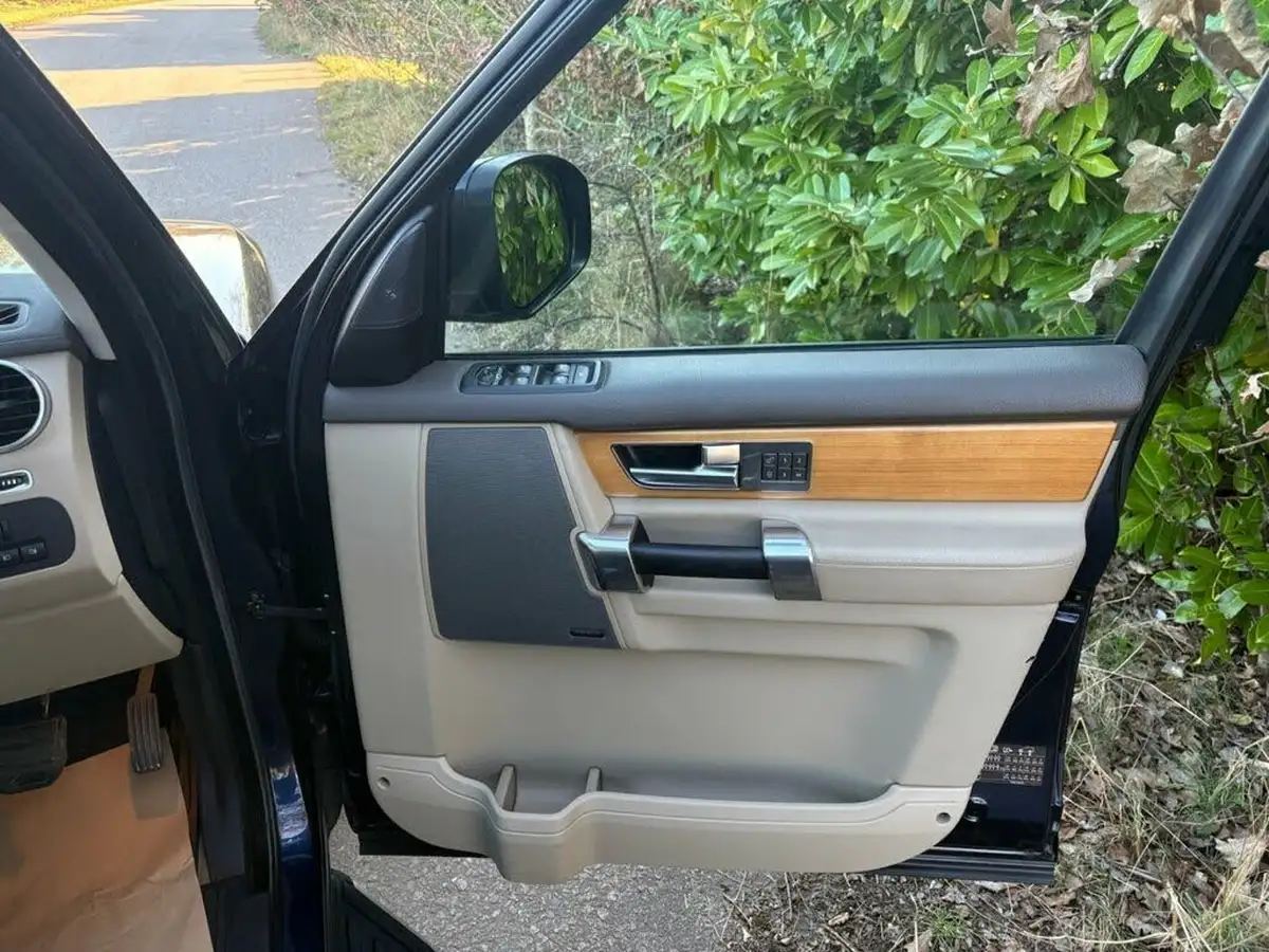 2014-land-rover-discovery-4-30-sd-v6-hse-big-14