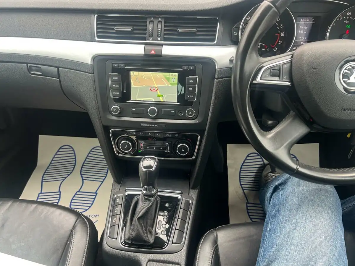 2014-skoda-superb-20tdi-black-edition-140ps-hatchback-dsg-big-39