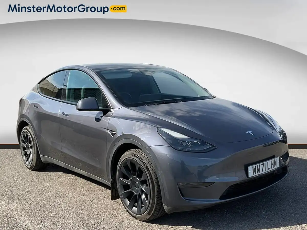2022-tesla-model-y-e-long-range-big-0