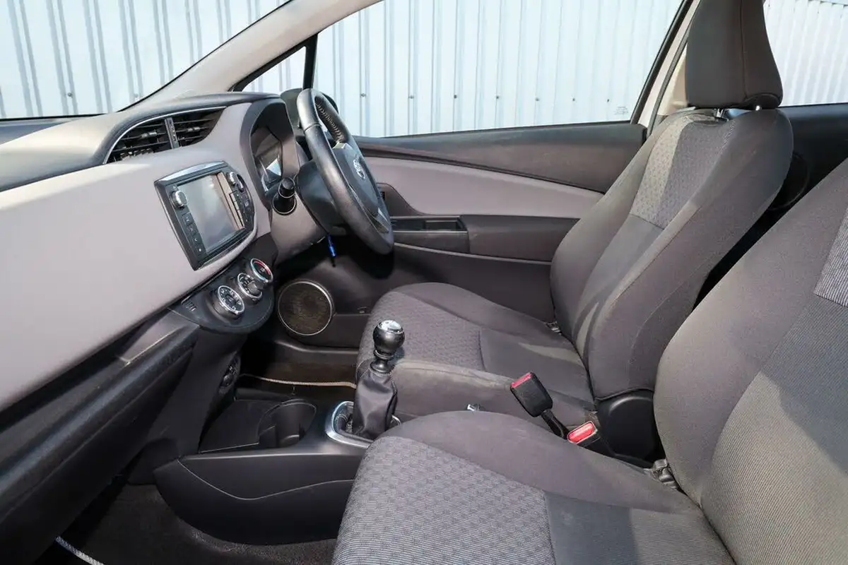 2015-toyota-yaris-133-icon-vvt-i-3d-big-9