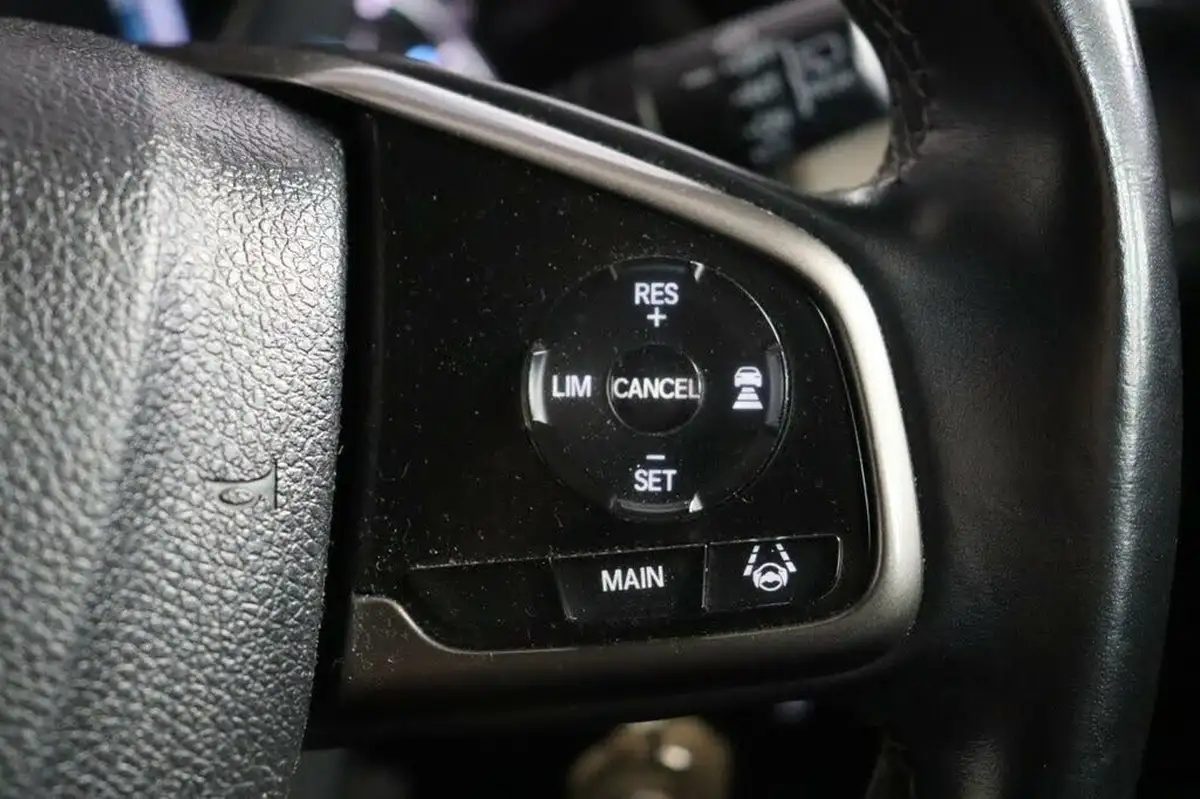2018-honda-civic-16-i-dtec-sr-hatchback-5d-big-25