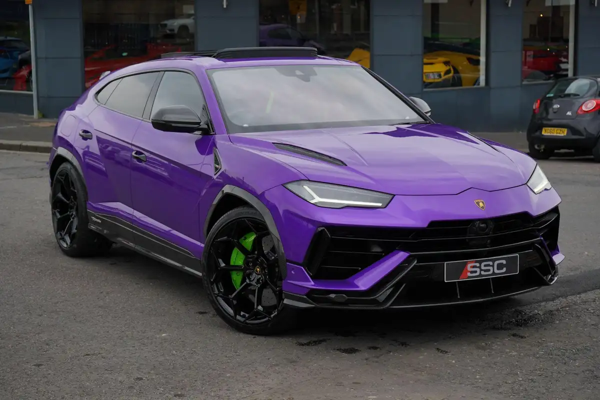 2024-lamborghini-urus-40-no-trim-big-3
