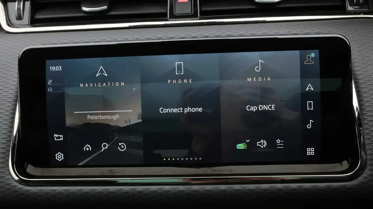 2021-land-rover-range-rover-evoque-15-p300e-r-dynamic-s-big-11