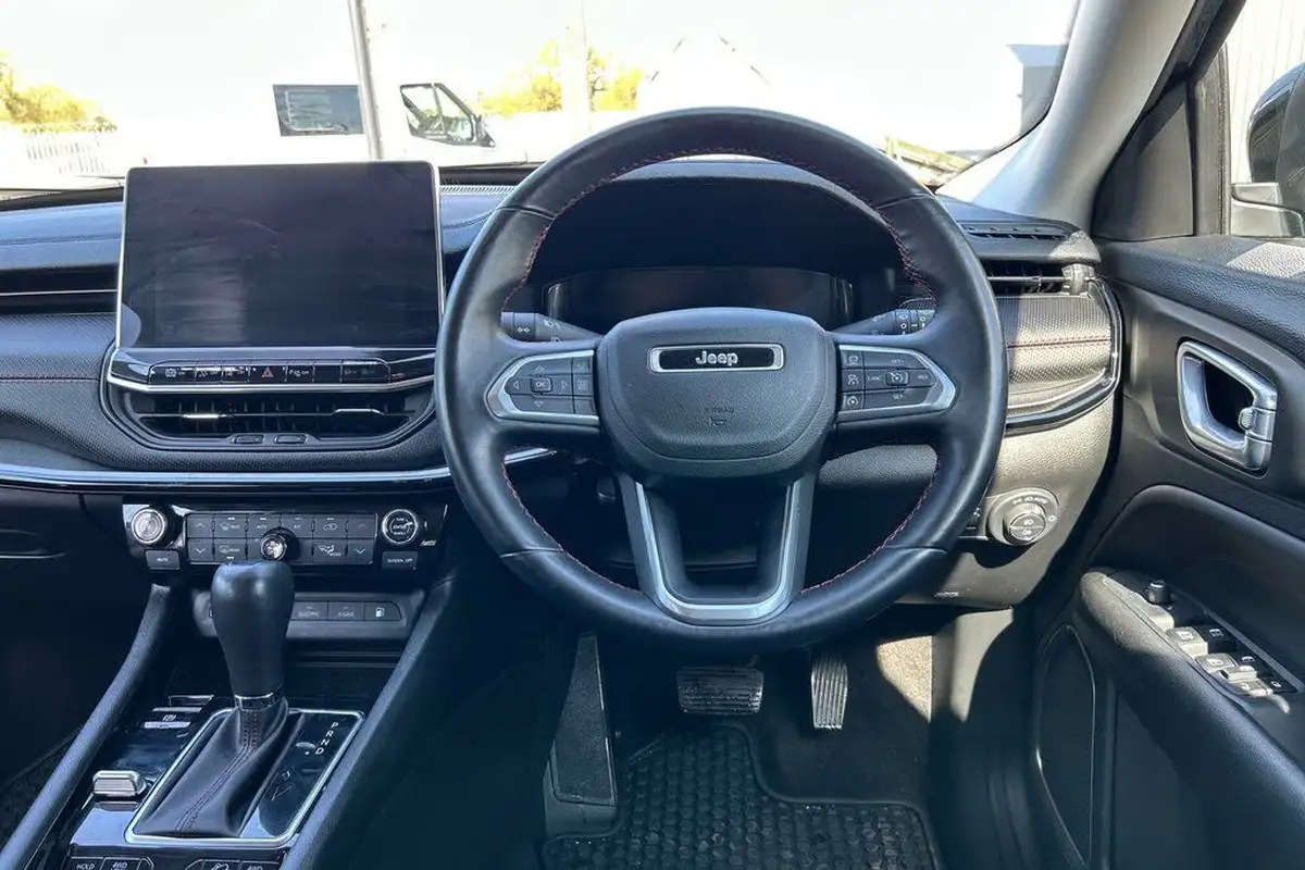 2023-jeep-compass-13-gse-trailhawk-big-17