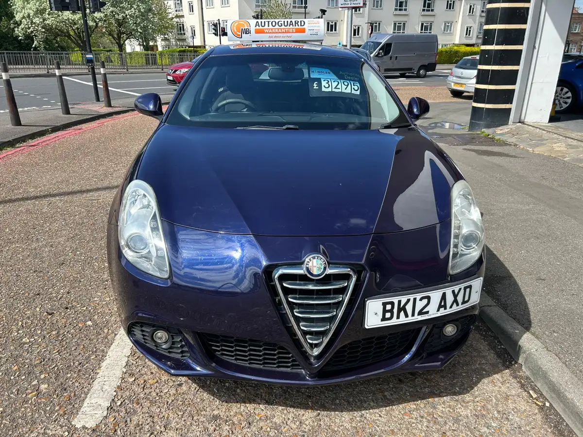 2012-alfa-romeo-giulietta-14-lusso-tb-multiair-170bhp-big-1