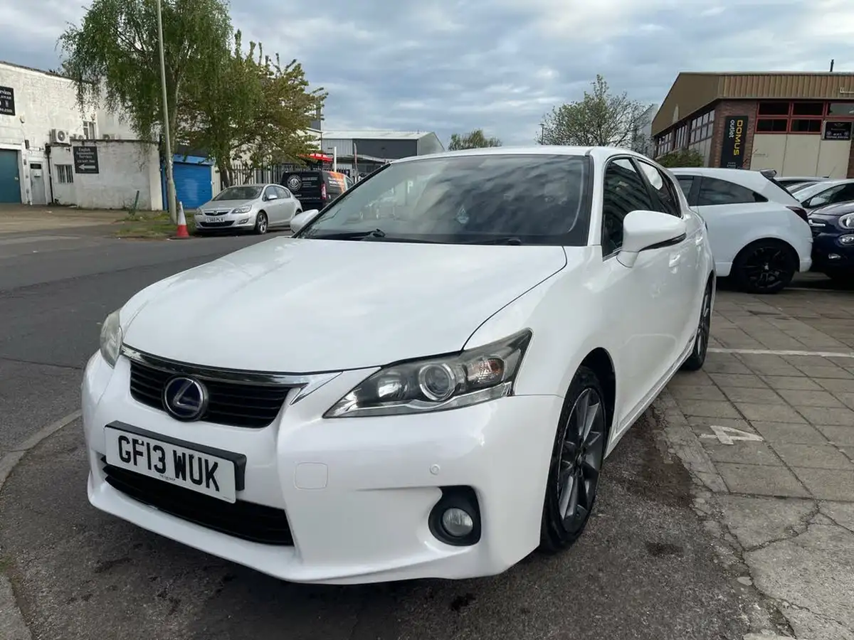 2013-lexus-ct-200h-18-advance-big-7