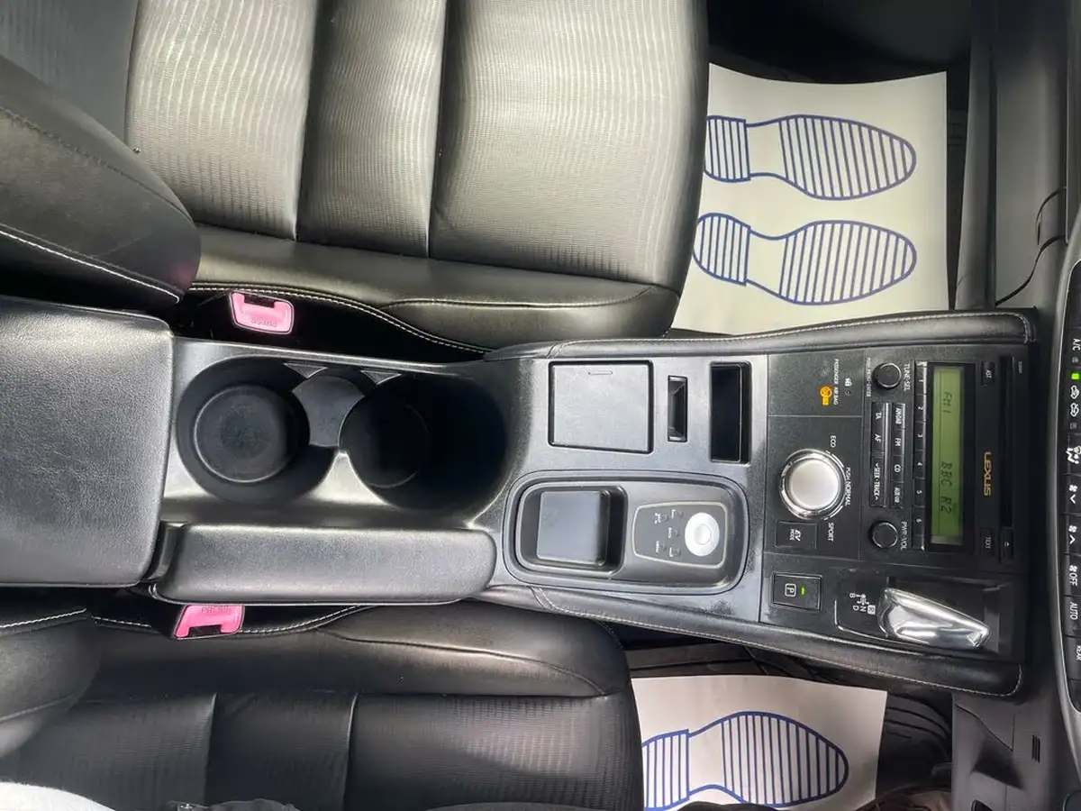 2013-lexus-ct-200h-18-advance-big-30