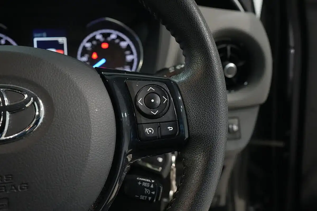 2019-toyota-yaris-15-vvt-i-icon-tech-111bhp-1496cc-big-28