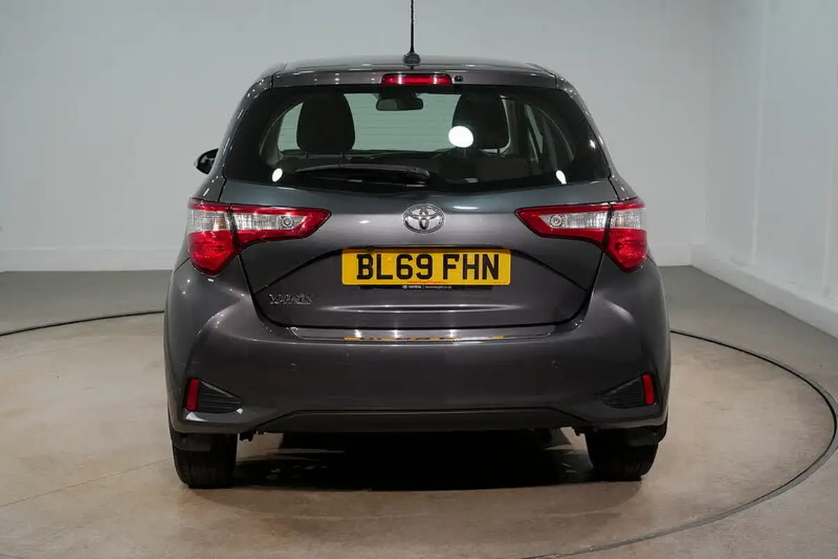 2019-toyota-yaris-15-vvt-i-icon-tech-111bhp-1496cc-big-8