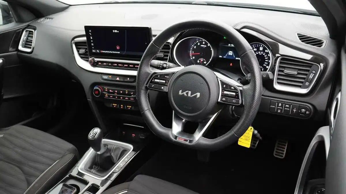 2023-kia-xceed-15-t-gdi-gt-line-158bhp-big-9