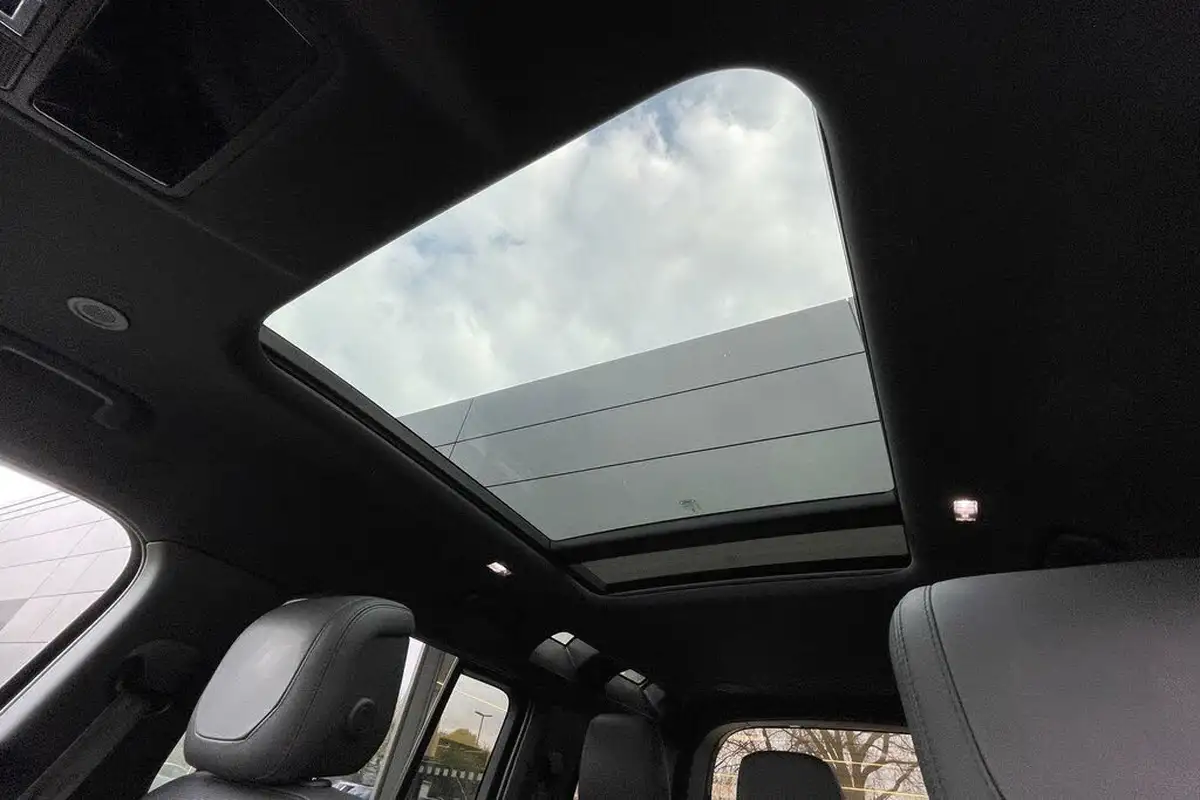 2023-land-rover-110-defender-30-d300-x-dynamic-hse-big-4