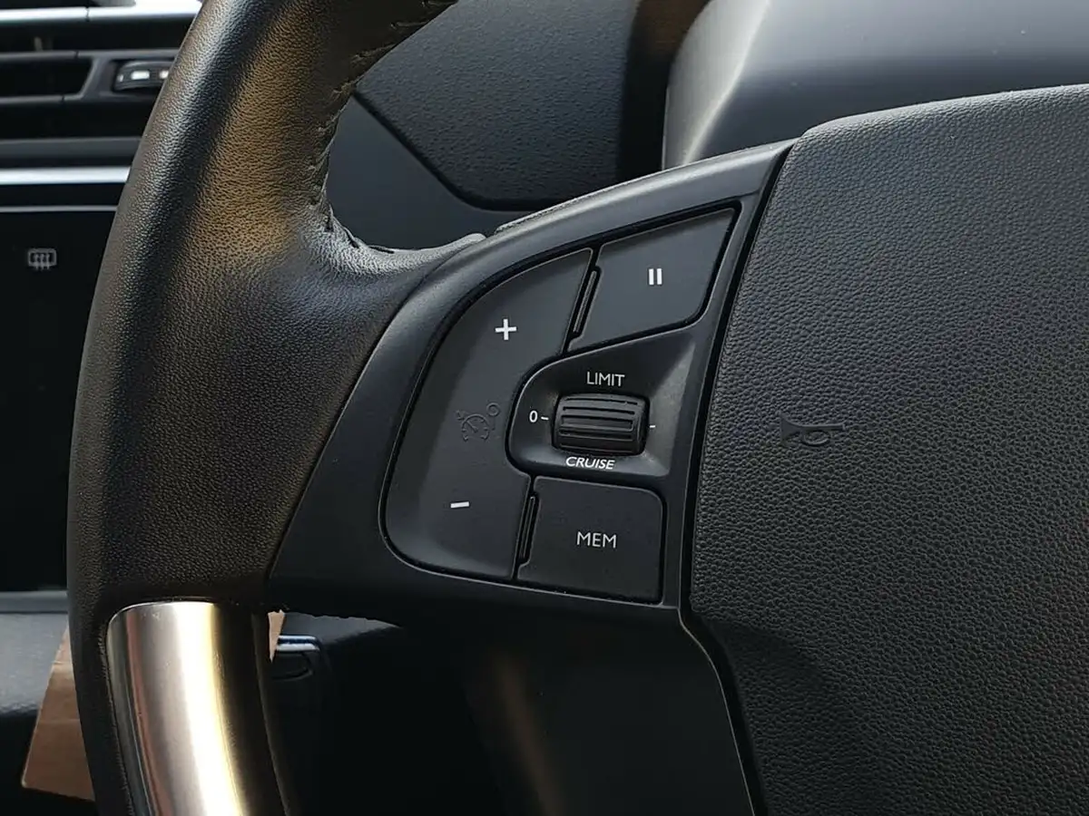 2019-citroen-grand-c4-spacetourer-15bluehdi-feel-big-25