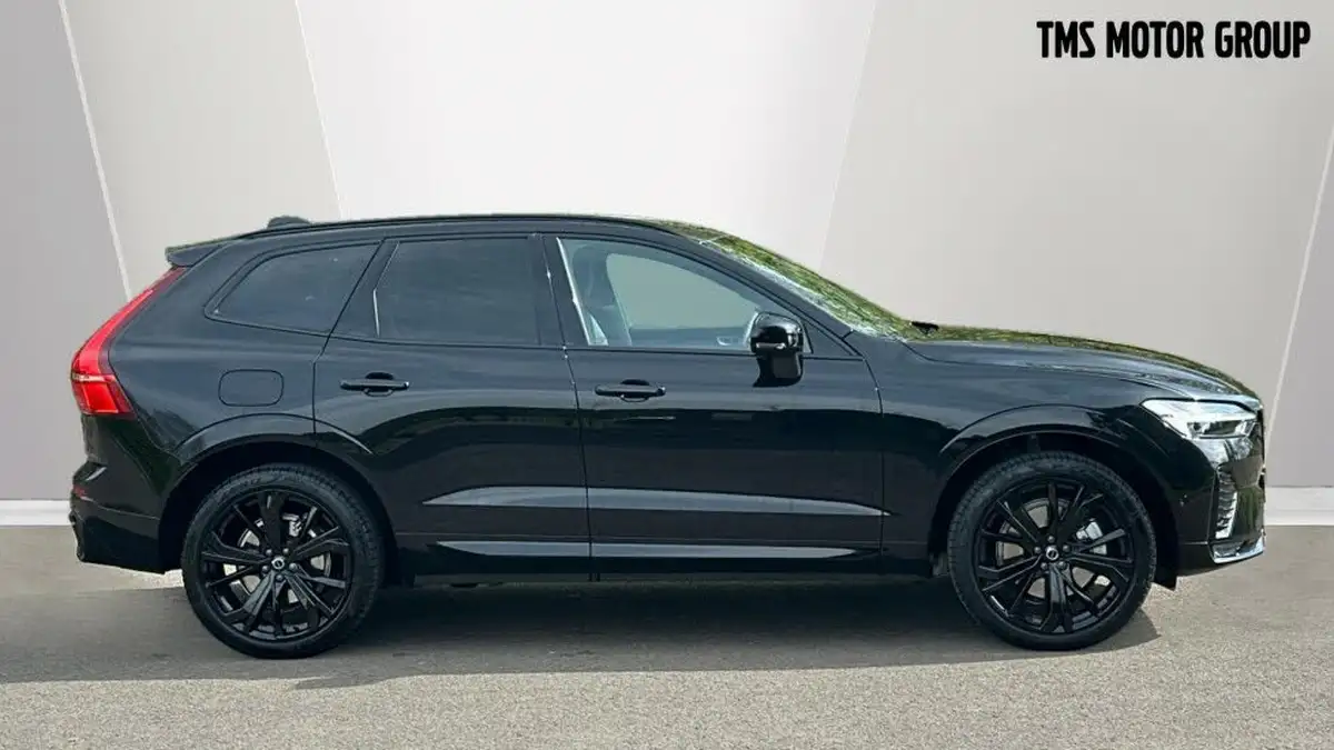 2025-volvo-xc60-20-b5-plus-black-edition-big-2