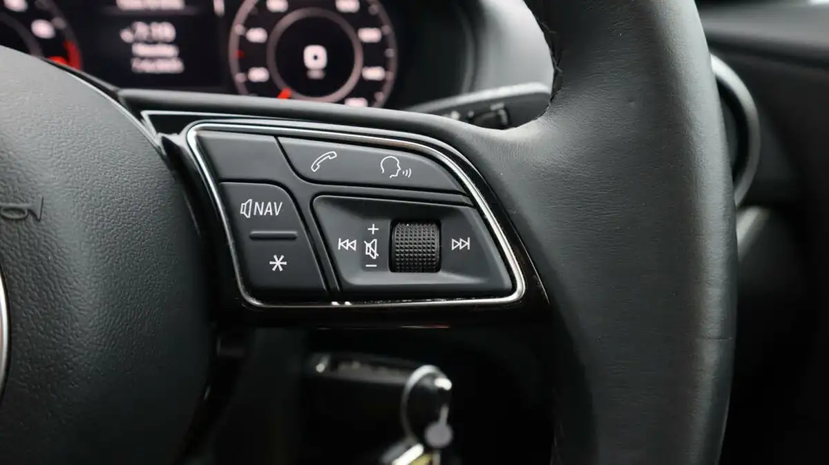 2022-audi-q2-10-30-tfsi-sport-big-24