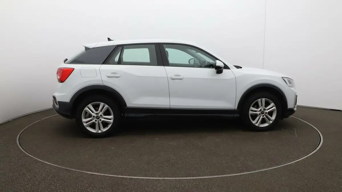 2022-audi-q2-10-30-tfsi-sport-big-41