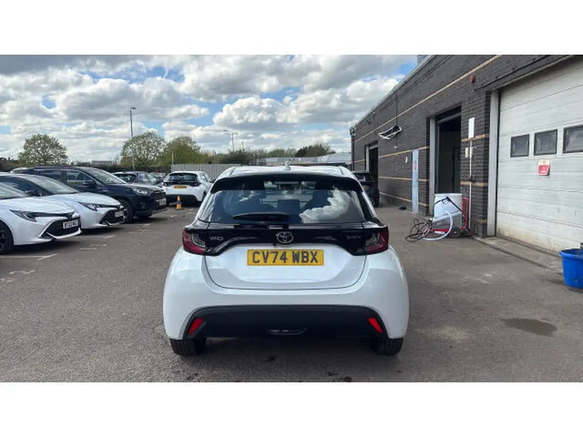 2024-toyota-yaris-15-vvt-i-icon-big-18