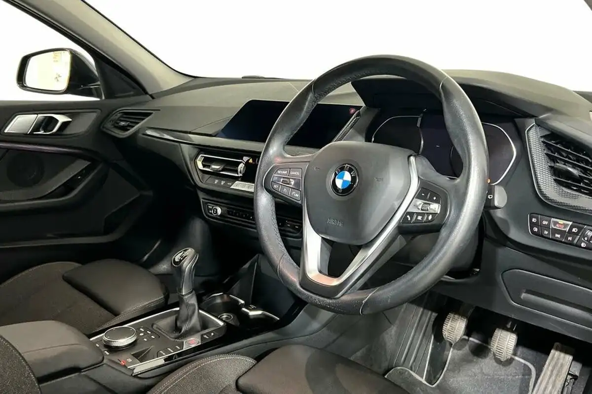 2020-bmw-1-series-15td-116d-sport-big-6
