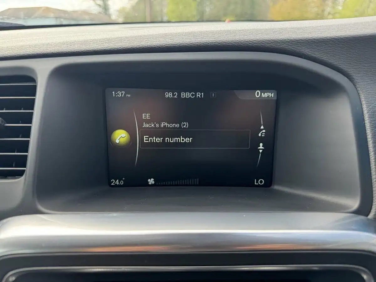 2015-volvo-v60-16td-d2-se-nav-powershift-big-25
