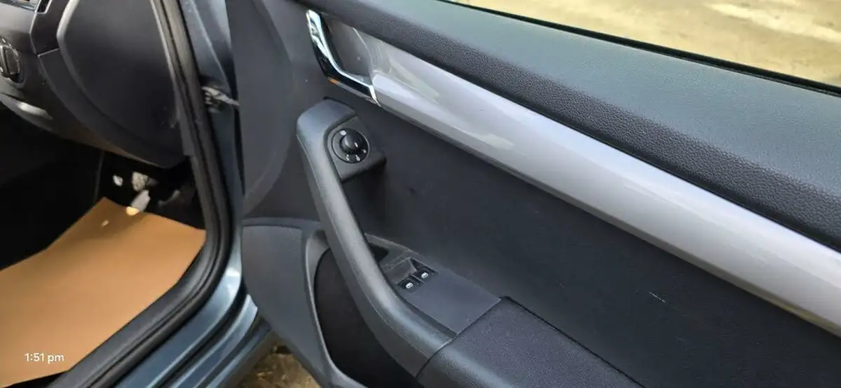2014-skoda-octavia-16tdi-estate-dsg-big-17