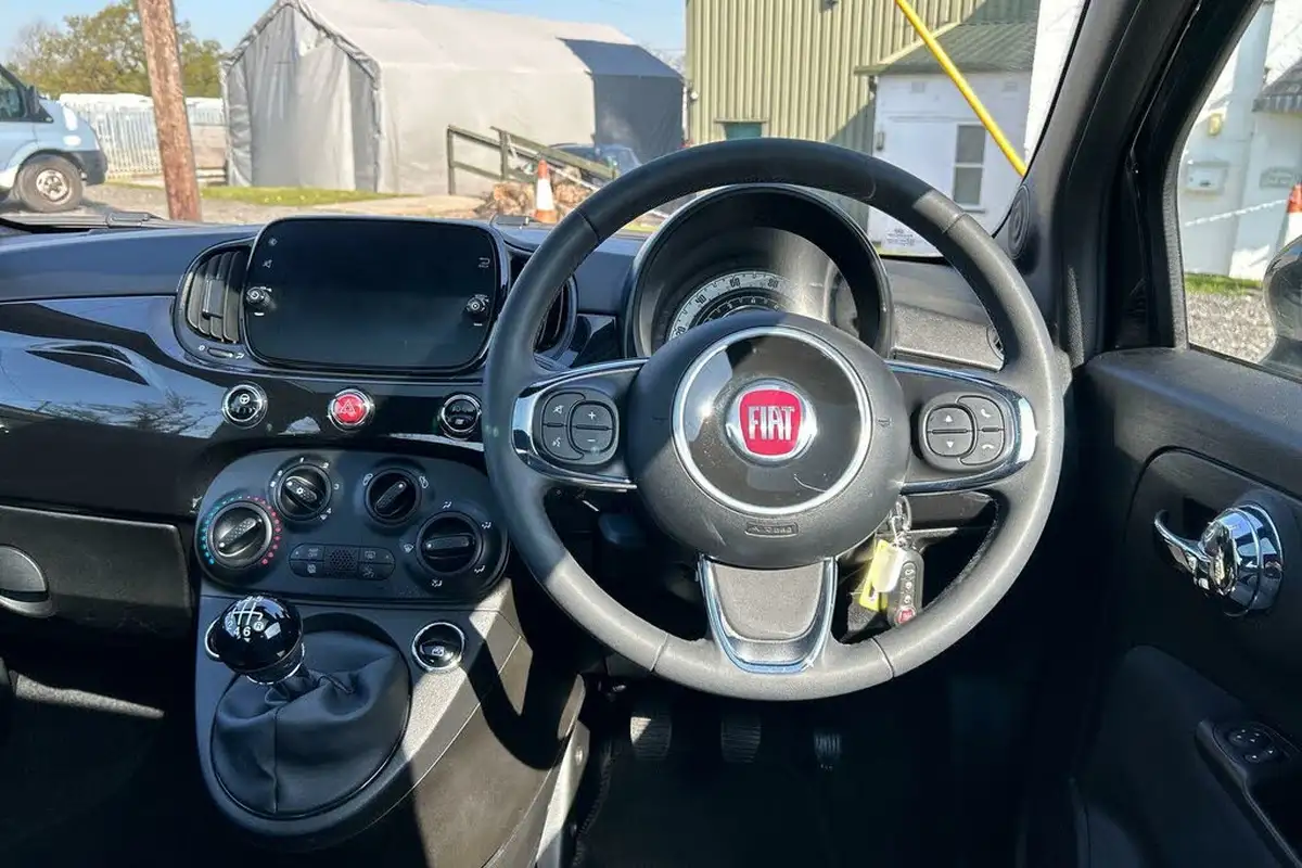 2021-fiat-500-10-lounge-big-8
