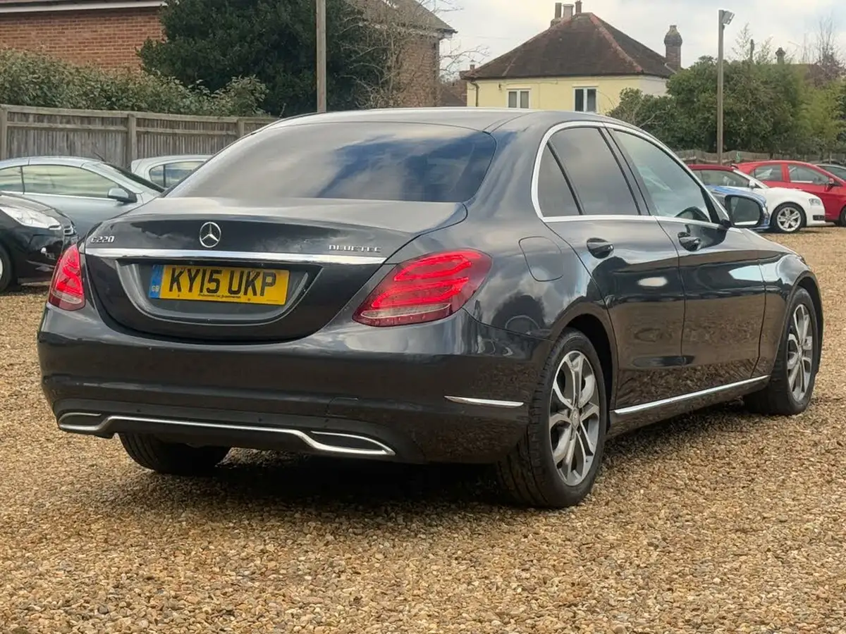 2015-mercedes-benz-c-class-21cdi-c220-sport-ss-saloon-4d-big-1