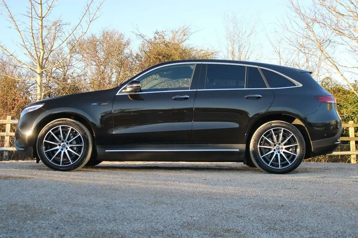 2021-mercedes-benz-eqc-e-eqc-400-amg-line-big-16