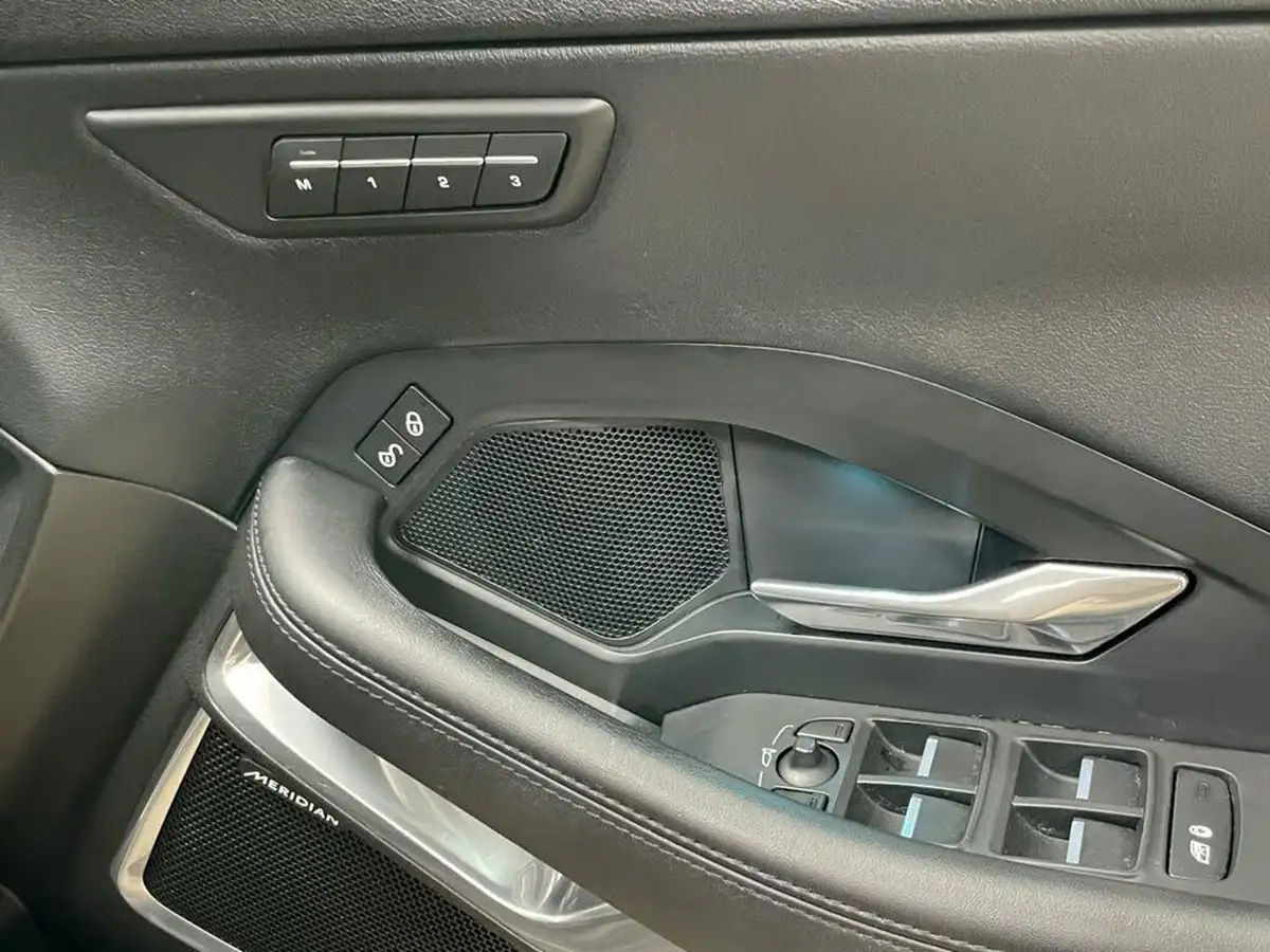 2019-jaguar-e-pace-20-i4d-hse-180ps-big-32