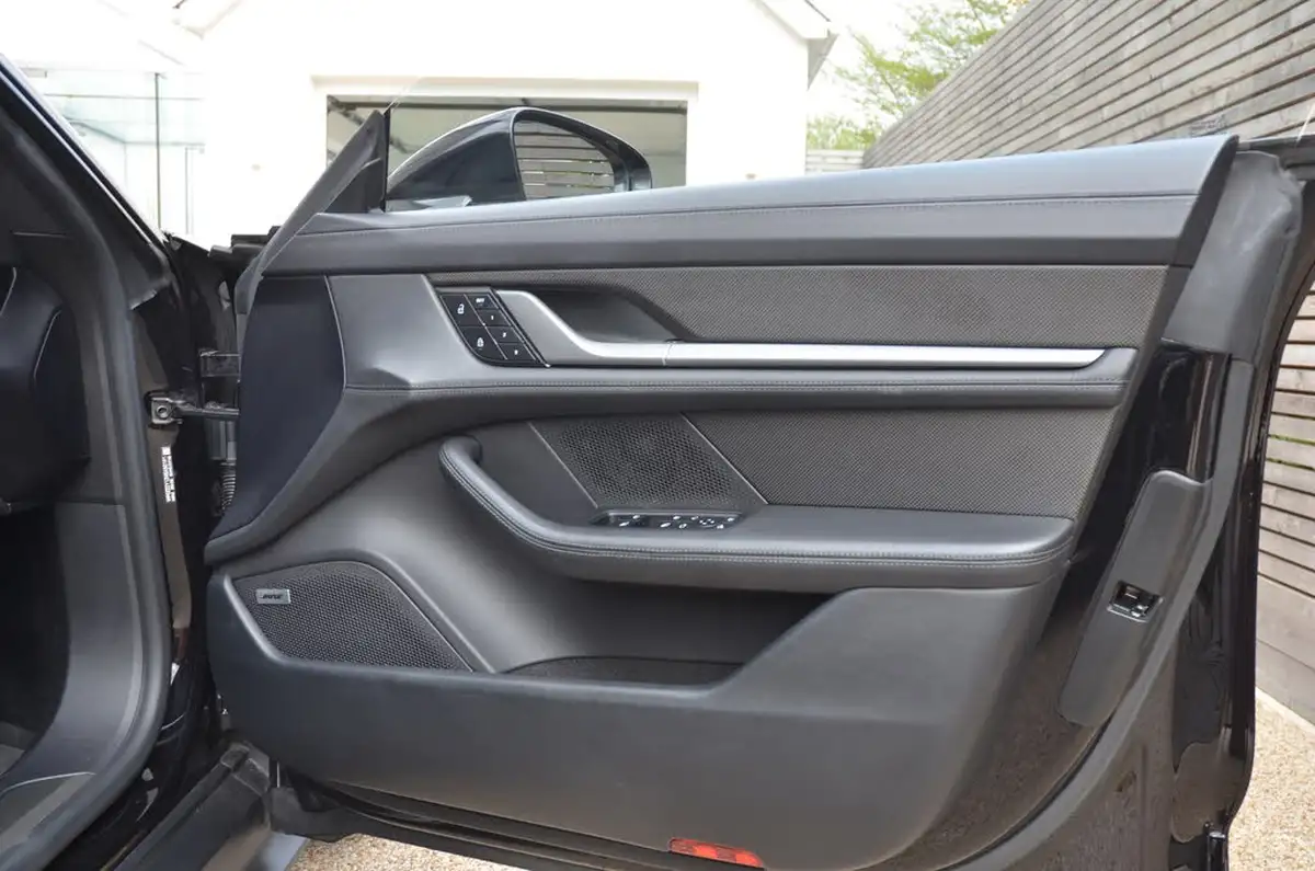 2021-porsche-taycan-e-turbo-s-performance-battery-plus-big-38