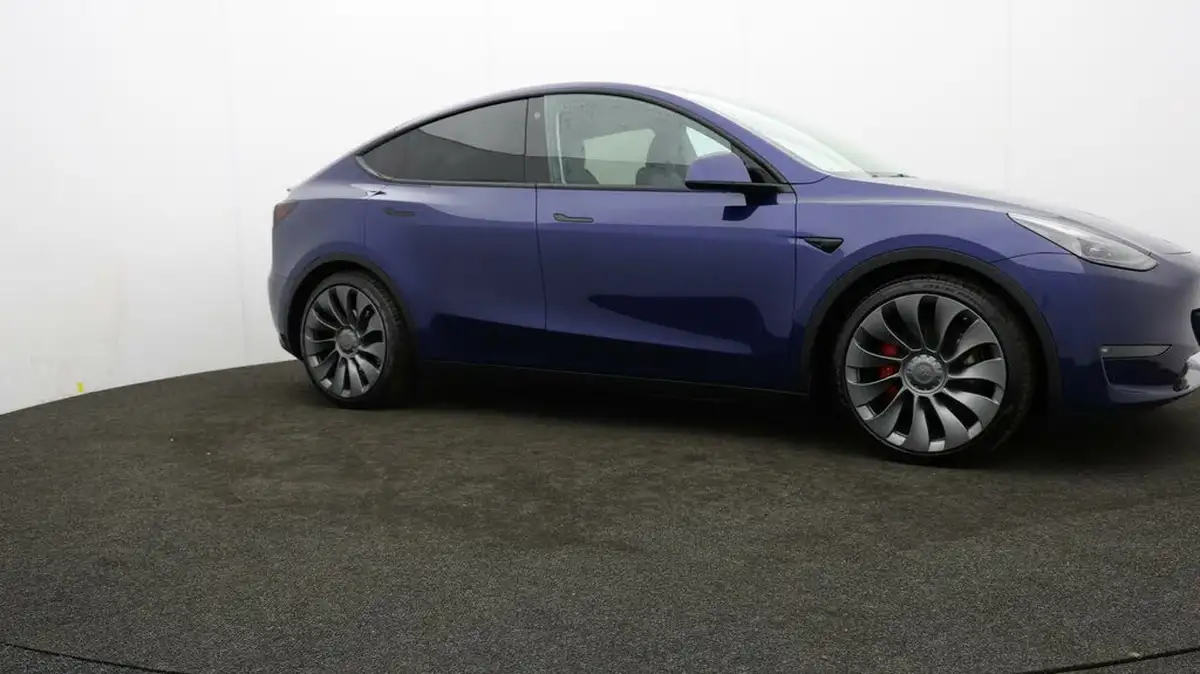 2022-tesla-model-y-e-performance-big-39